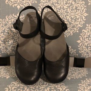 Dansko Size 40 or 9 Leather Black